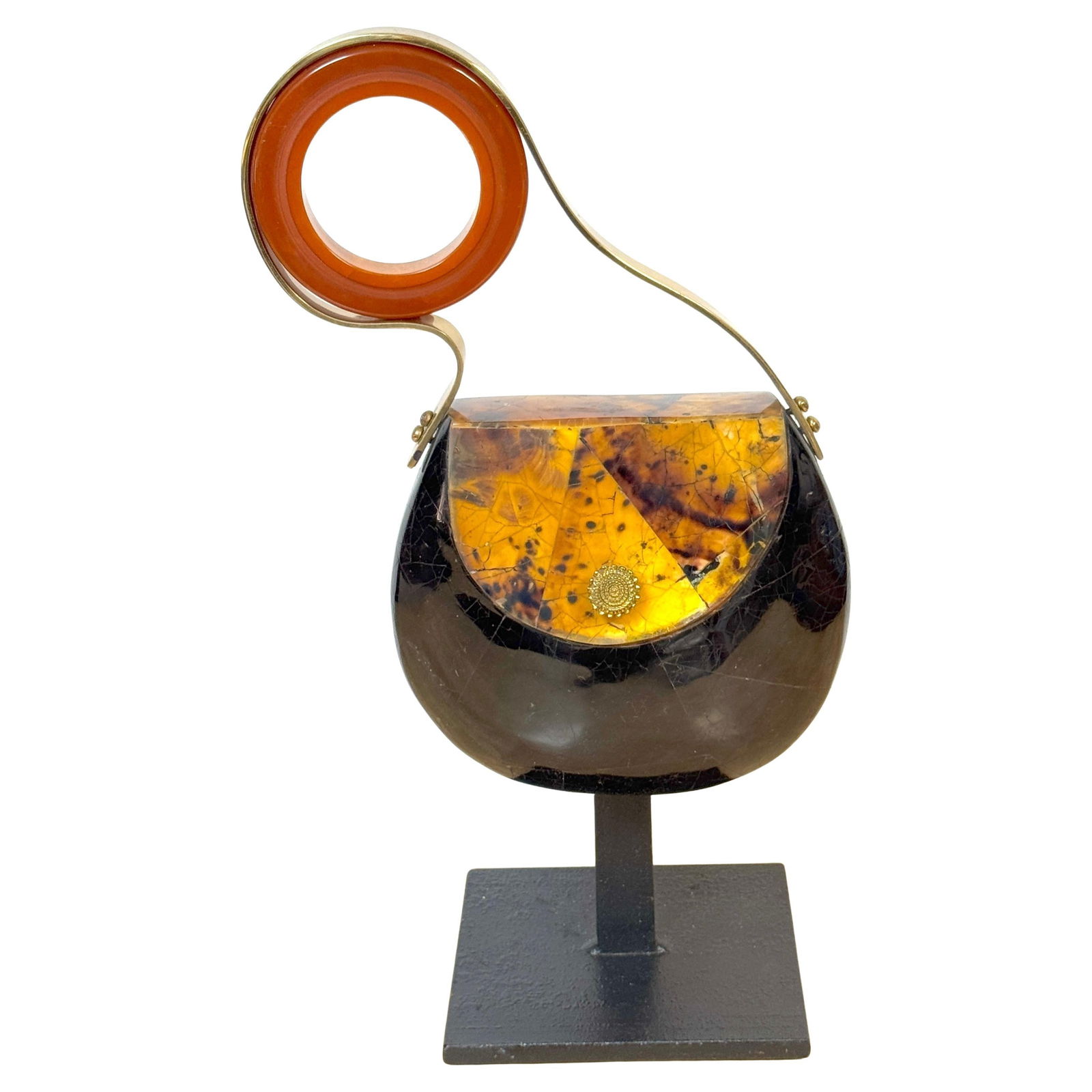 1980s Museum Mounted Italian Pop Art Purse Sculpture: 1980s Museum Mounted Italian Pop Art Purse Sculpture This striking 1980s Italian Pop Art sculpture is designed in the shape of a purse and expertly mounted on a museum stand. Measuring 16 in (40.64 cm