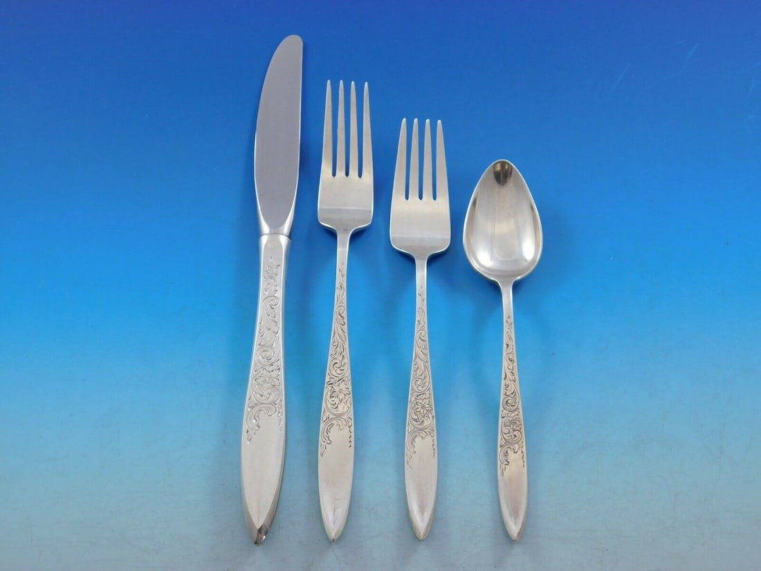 Gorham White Paisley Sterling Silver 4-Piece Place Setting: Gorham White Paisley Sterling Silver 4-Piece Place Setting Enhance your dining experience with this exquisite 4-piece place setting from Gorham, featuring the elegant White Paisley pattern. Crafted fr