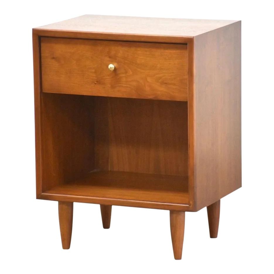 1960s Mid Century Modern Walnut Nightstand with Brass Knob: 1960s Mid Century Modern Walnut Nightstand with Brass Knob This exquisite 1960s Mid Century Modern nightstand features a sleek walnut finish that enhances its elegant design. It includes a single draw