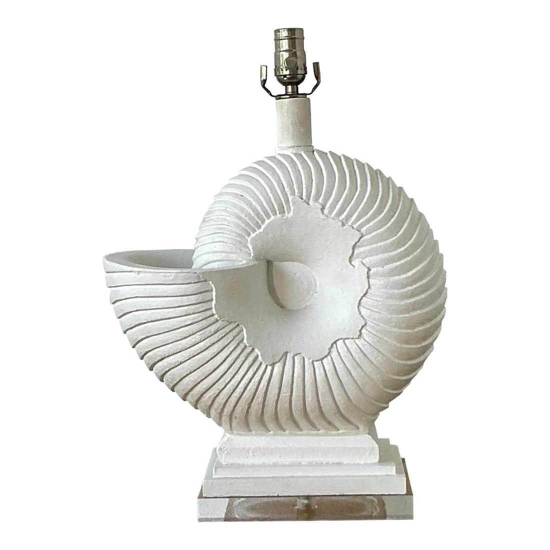White Plaster Nautilus Shell Table Lamp on Acrylic Base: White Plaster Nautilus Shell Table Lamp on Acrylic Base This vintage table lamp features a sculptural nautilus shell form crafted from matte white plaster, exemplifying Postmodern Coastal design. Its