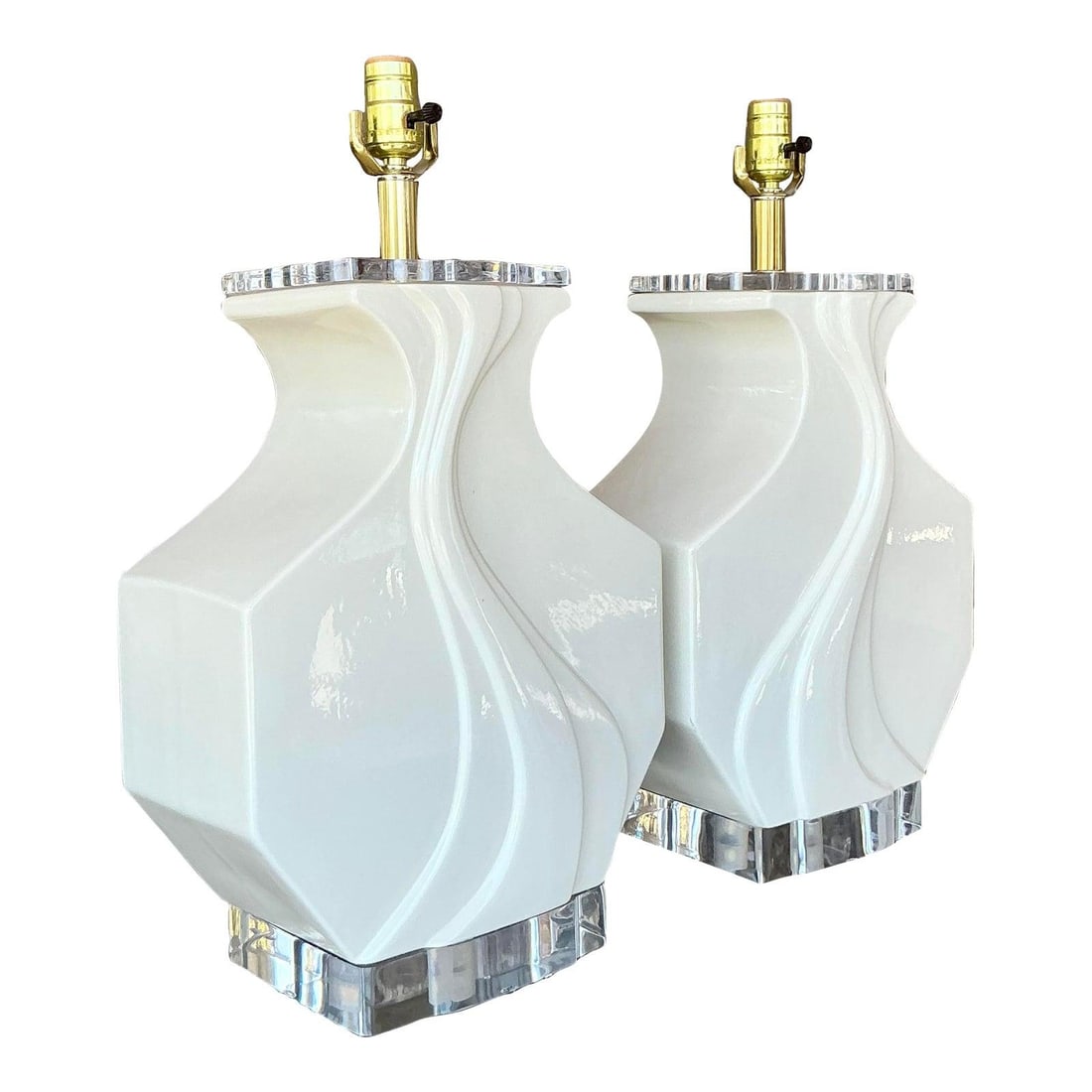 Vintage Boho Ceramic Wave Lamps Pair with Lucite Bases 21.25" Tall: Vintage Boho Ceramic Wave Lamps Pair with Lucite Bases 21.25" Tall Transform your space with this exquisite pair of Vintage Boho Glazed Ceramic Wave Lamps. These lamps showcase a sculptural design wit