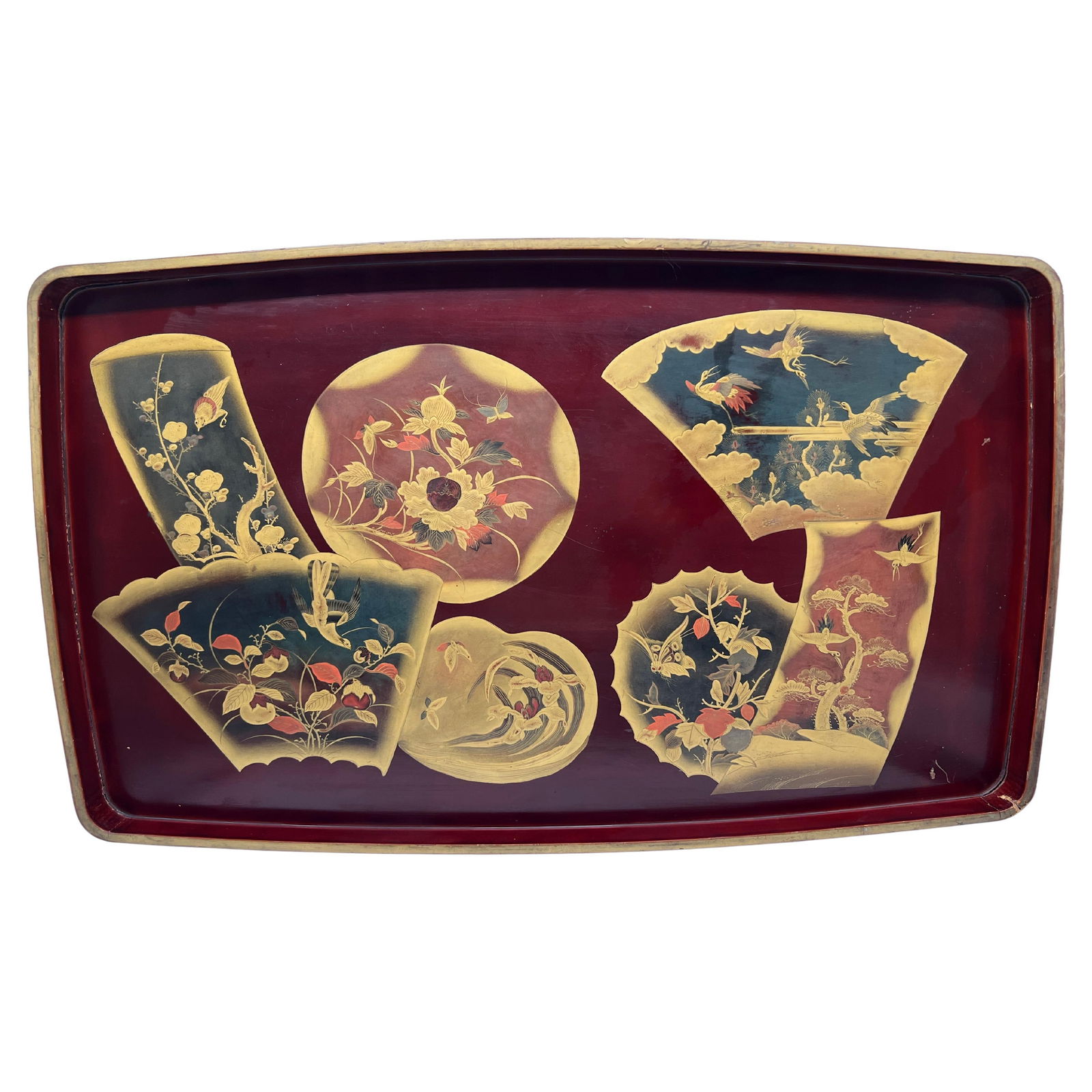 19th Century Japanese Lacquer Tray with Gilt Decoration: 19th Century Japanese Lacquer Tray with Gilt Decoration This exquisite large-scale antique Japanese lacquer tray is a true testament to the artistry of 19th-century craftsmanship. Featuring masterful