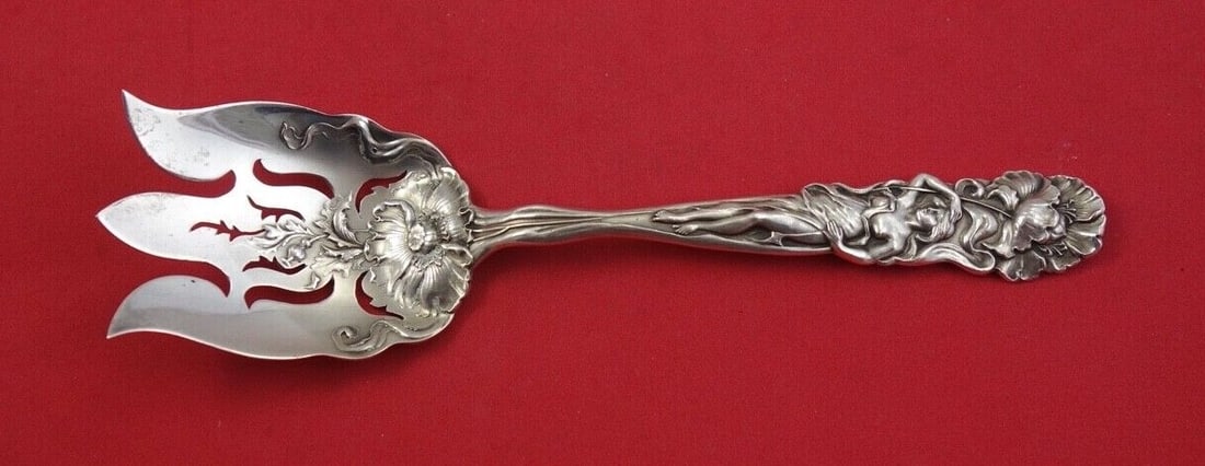 Alvin Raphael Sterling Silver Salad Serving Fork 7 3/4" Art Nouveau: Alvin Raphael Sterling Silver Salad Serving Fork 7 3/4" Art Nouveau Introducing the Raphael Salad Serving Fork by Alvin, a stunning piece crafted from sterling silver and measuring 7 3/4" in length. T