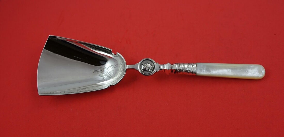 Gorham Medallion Sterling Silver Cracker Scoop with Mother of Pearl Handle 9 1/8" Rare: Gorham Medallion Sterling Silver Cracker Scoop with Mother of Pearl Handle 9 1/8" Rare This exquisite cracker scoop from Gorham showcases the elegant Medallion pattern, crafted from high-quality sterl