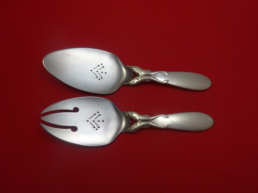 Frigast Dolphin Sterling Silver 2pc Fish Serving Set: Frigast Dolphin Sterling Silver 2pc Fish Serving Set Enhance your dining experience with this exquisite 2-piece fish serving set by Frigast, featuring a charming dolphin motif. Crafted from high-quali