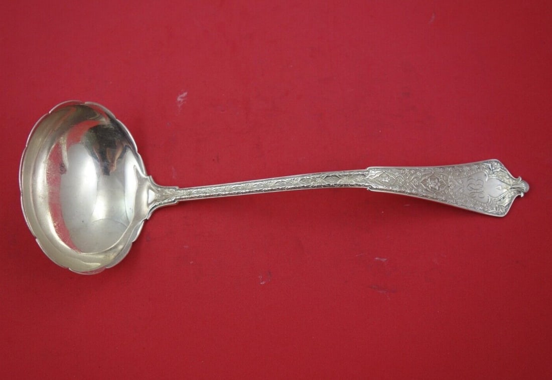 Tiffany & Co. Persian Sterling Silver 11 inch Soup Ladle Scalloped: Tiffany & Co. Persian Sterling Silver 11 inch Soup Ladle Scalloped This exquisite Persian soup ladle by Tiffany & Co. features a stunning scalloped design, crafted from high-quality sterling silver. M