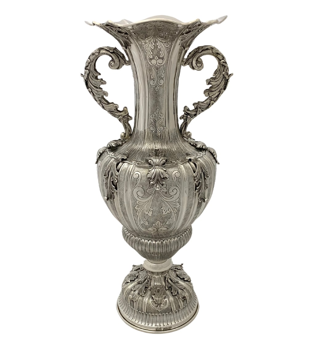 Handmade 925 Sterling Silver Swirl Chased Leaf Flower Vase: Handmade 925 Sterling Silver Swirl Chased Leaf Flower Vase This exquisite flower vase is crafted from fine 925 sterling silver, showcasing a stunning handmade swirl chased leaf applique design that ad
