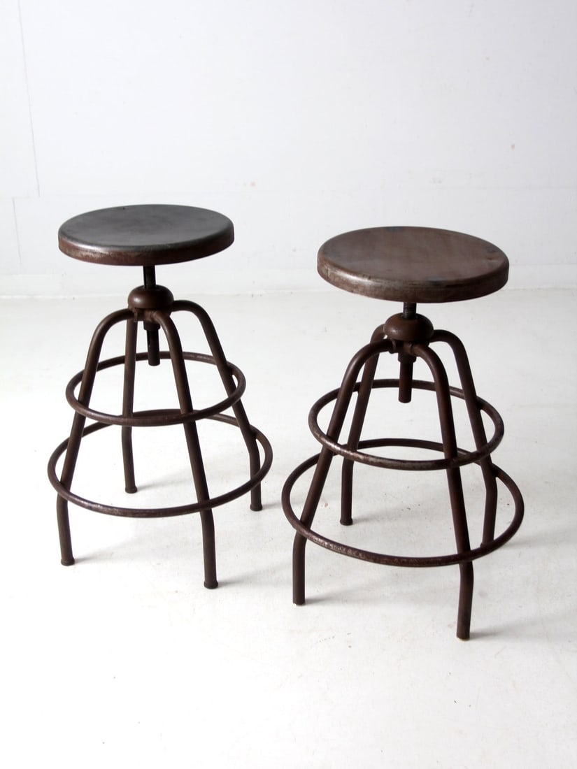 Vintage Harter Mid-Century Industrial Stools Pair with Swivel Seats: Vintage Harter Mid-Century Industrial Stools Pair with Swivel Seats This pair of Mid-Century Industrial stools features a classic design by Harter Metal Furniture, dating from the 1940s-1960s. Each st