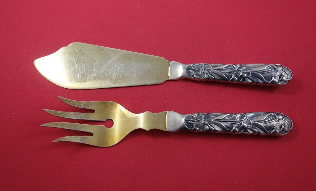 Finland Sterling Silver Fish Serving Set 2pc Gold Washed Lily of the Valley: Finland Sterling Silver Fish Serving Set 2pc Gold Washed Lily of the Valley Enhance your dining experience with this exquisite 2-piece Fish Serving Set from Finland, crafted from high-quality sterling