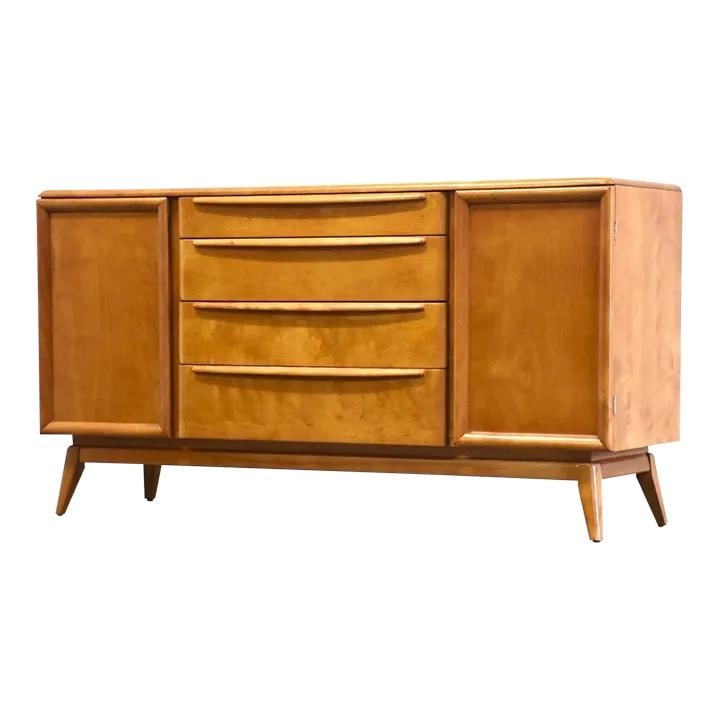 Heywood Wakefield Maple Credenza Mid Century Modern Brown: Heywood Wakefield Maple Credenza Mid Century Modern Brown This stunning mid-century modern credenza, crafted from solid maple by Heywood Wakefield, showcases a refined aesthetic ideal for any contempo