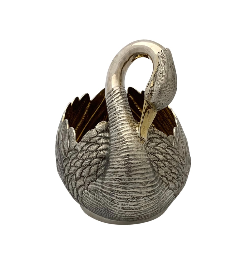 Vintage 925 Sterling Silver Gilded Swan Centerpiece Basket Dish: Vintage 925 Sterling Silver Gilded Swan Centerpiece Basket Dish This exquisite old Italian centerpiece basket dish is crafted from 925 sterling silver and features a stunning gilded swan design. The i