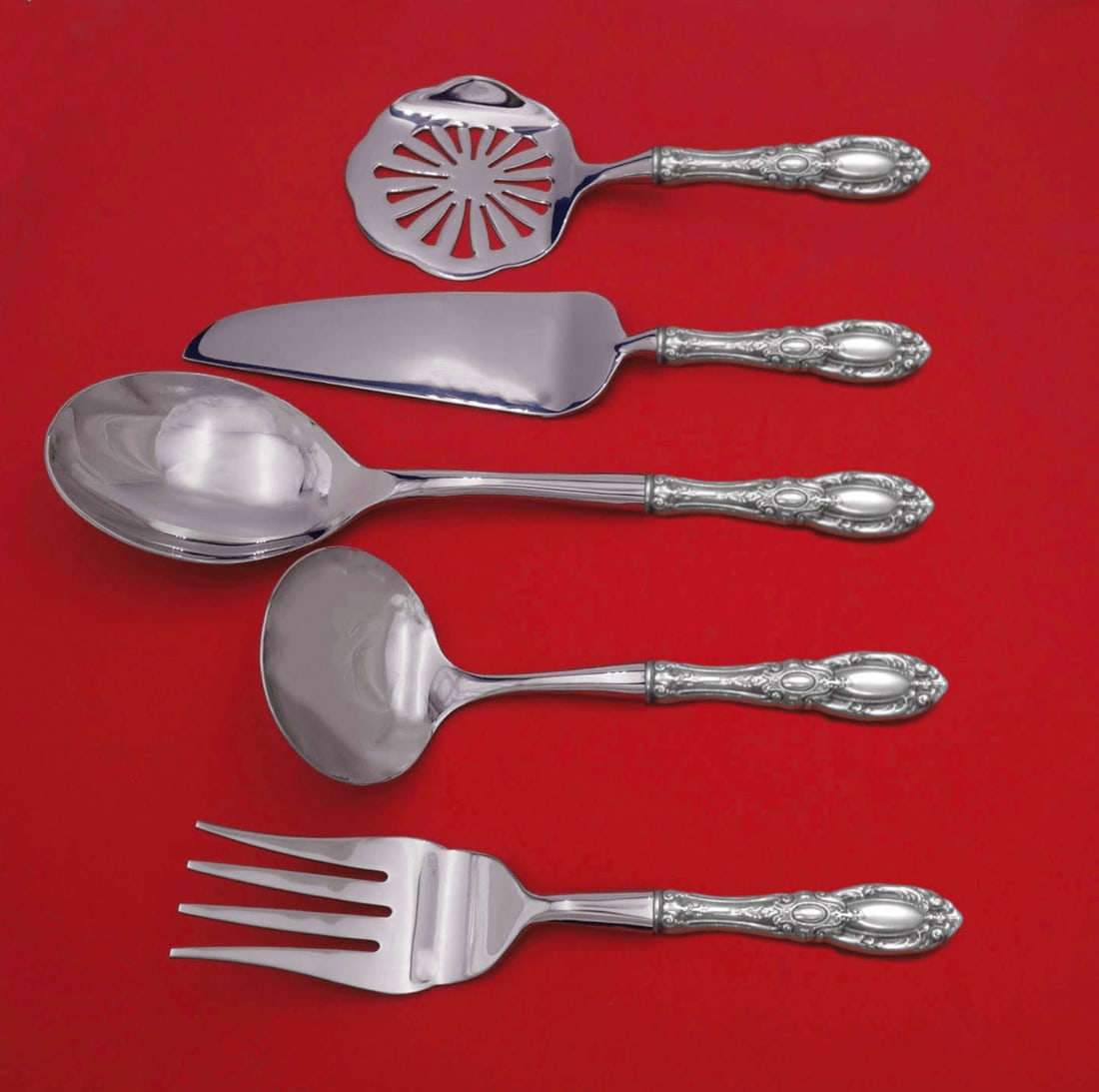 Towle King Richard Sterling Silver 5pc Thanksgiving Serving Set: Towle King Richard Sterling Silver 5pc Thanksgiving Serving Set Enhance your Thanksgiving festivities with this exquisite 5-piece serving set from Towle, crafted in sterling silver and featuring the e