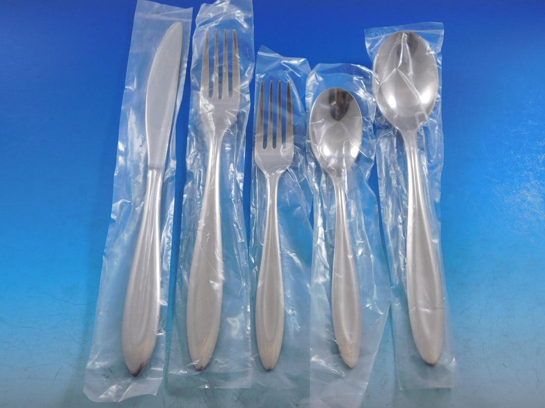 Ginkgo Fontur Satin Stainless Steel Flatware Set 20 Pcs Service for 4: Ginkgo Fontur Satin Stainless Steel Flatware Set 20 Pcs Service for 4 Elevate your dining experience with the Fontur Satin Flatware Set by Ginkgo, designed for service of four. This modern stainless s