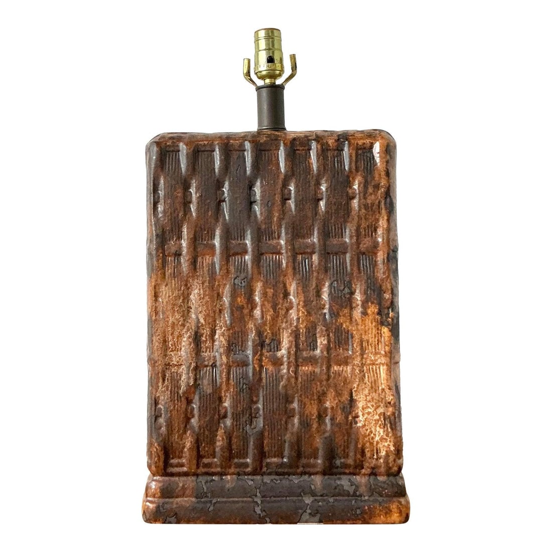 Brutalist Ceramic Table Lamp With Woven Relief Texture And Sienna Glaze: Brutalist Ceramic Table Lamp With Woven Relief Texture And Sienna Glaze This vintage table lamp showcases a bold Brutalist ceramic design with a striking, architectural silhouette. The rectangular bod