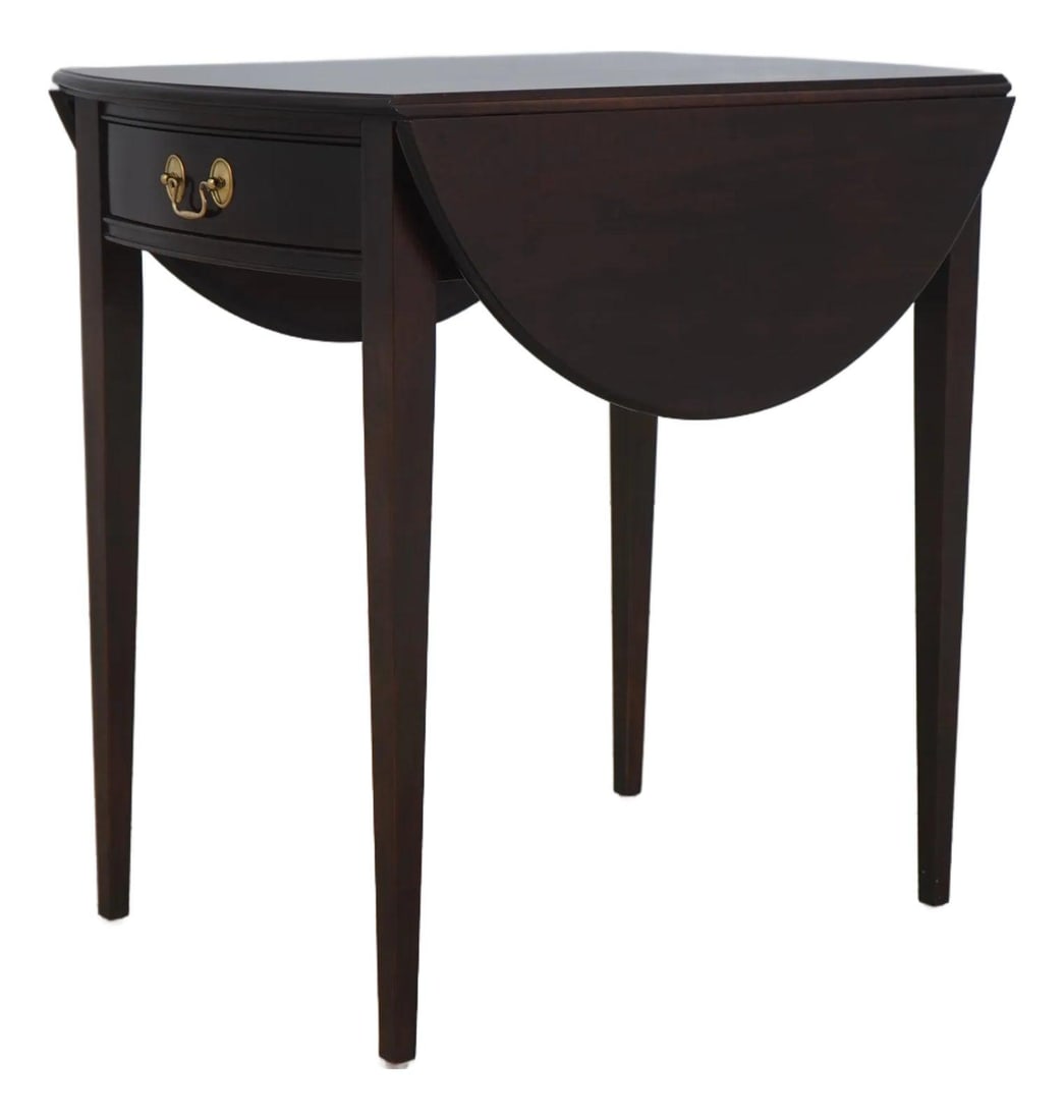 Stickley Pembroke Lamp Table Mahogany Federal Style with Brass Hardware: Stickley Pembroke Lamp Table Mahogany Federal Style with Brass Hardware This Stickley Federal Style Pembroke Lamp Table, crafted circa 1996, showcases traditional elegance with its rich mahogany finis