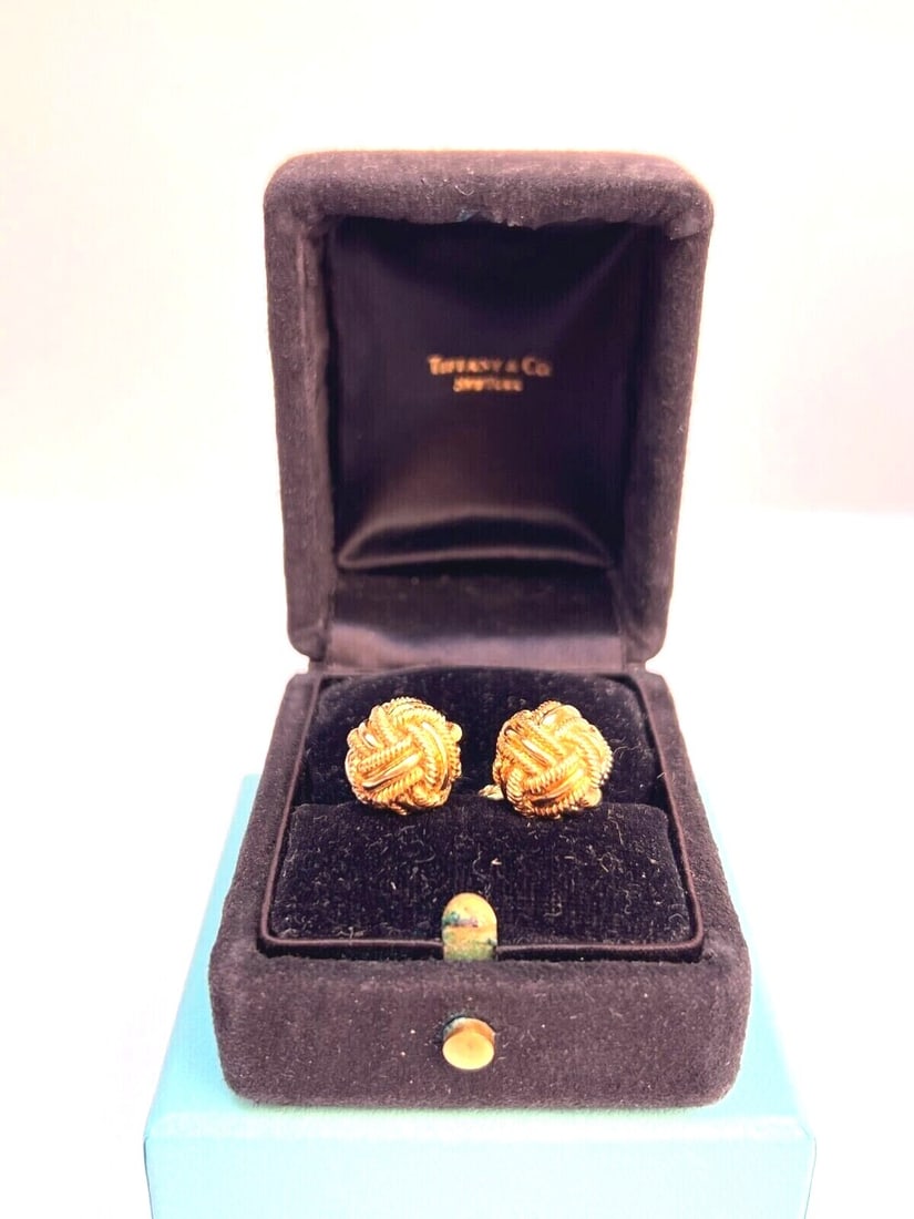 Schulmberger Tiffany & Co 18K Yellow Gold Cufflinks with Box: Schulmberger Tiffany & Co 18K Yellow Gold Cufflinks with Box This exquisite pair of cufflinks from Schulmberger for Tiffany & Co is crafted from luxurious 18K yellow gold, showcasing exceptional detai