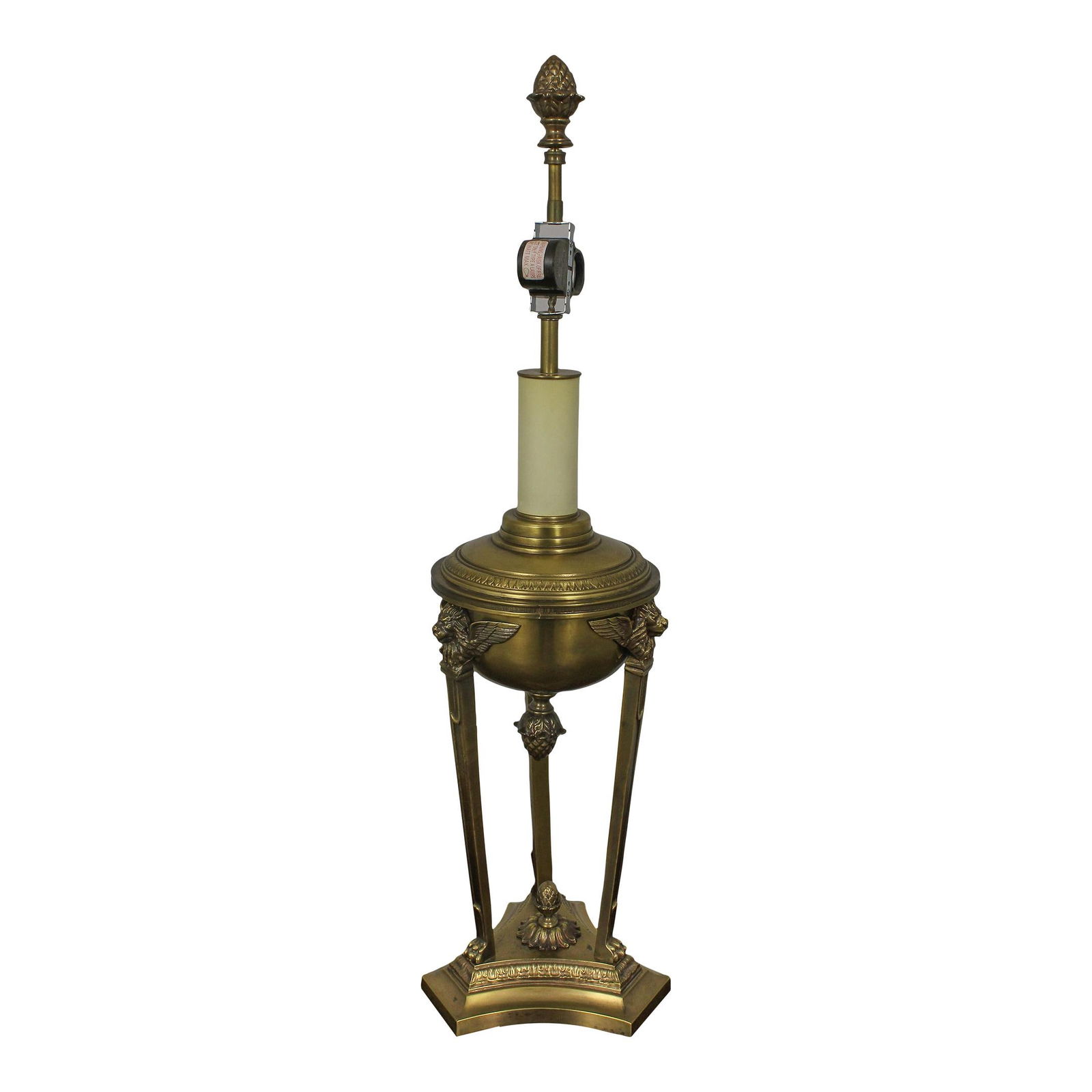 Chapman French Empire Solid Brass Table Lamp C.1972: Chapman French Empire Solid Brass Table Lamp C.1972 Illuminate your space with this exquisite Chapman French Empire Brass Table Lamp, crafted around 1972. Featuring a classic French Empire design, thi