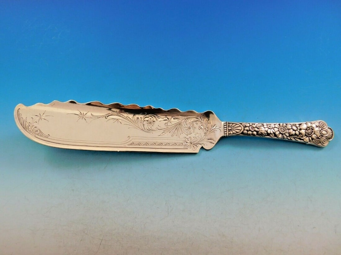 Gorham Cluny Sterling Silver Ice Cream Slice 10 3/4" Floral Motif: Gorham Cluny Sterling Silver Ice Cream Slice 10 3/4" Floral Motif Introducing the exquisite Cluny Ice Cream Slice by Gorham, a stunning piece crafted from sterling silver. Measuring 10 3/4" long, this