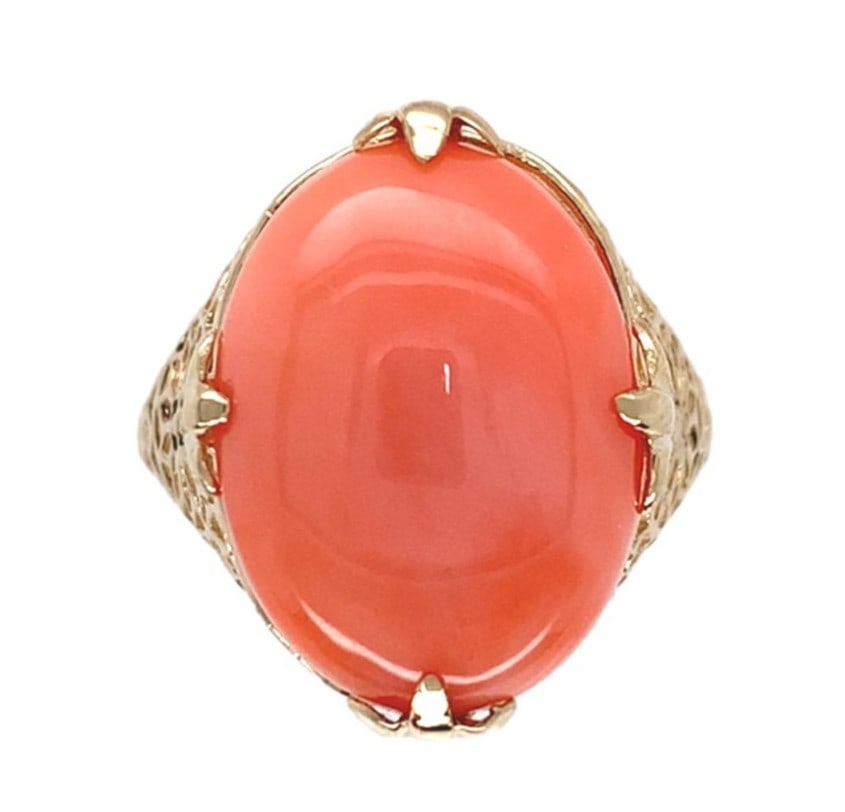 10k Yellow Gold Filigree Ring 7.36ct Coral Cabochon Size 6: 10k Yellow Gold Filigree Ring 7.36ct Coral Cabochon Size 6 This exquisite 10k yellow gold filigree ring features a stunning natural coral cabochon, weighing 7.36 carats. The oval cabochon, measuring a