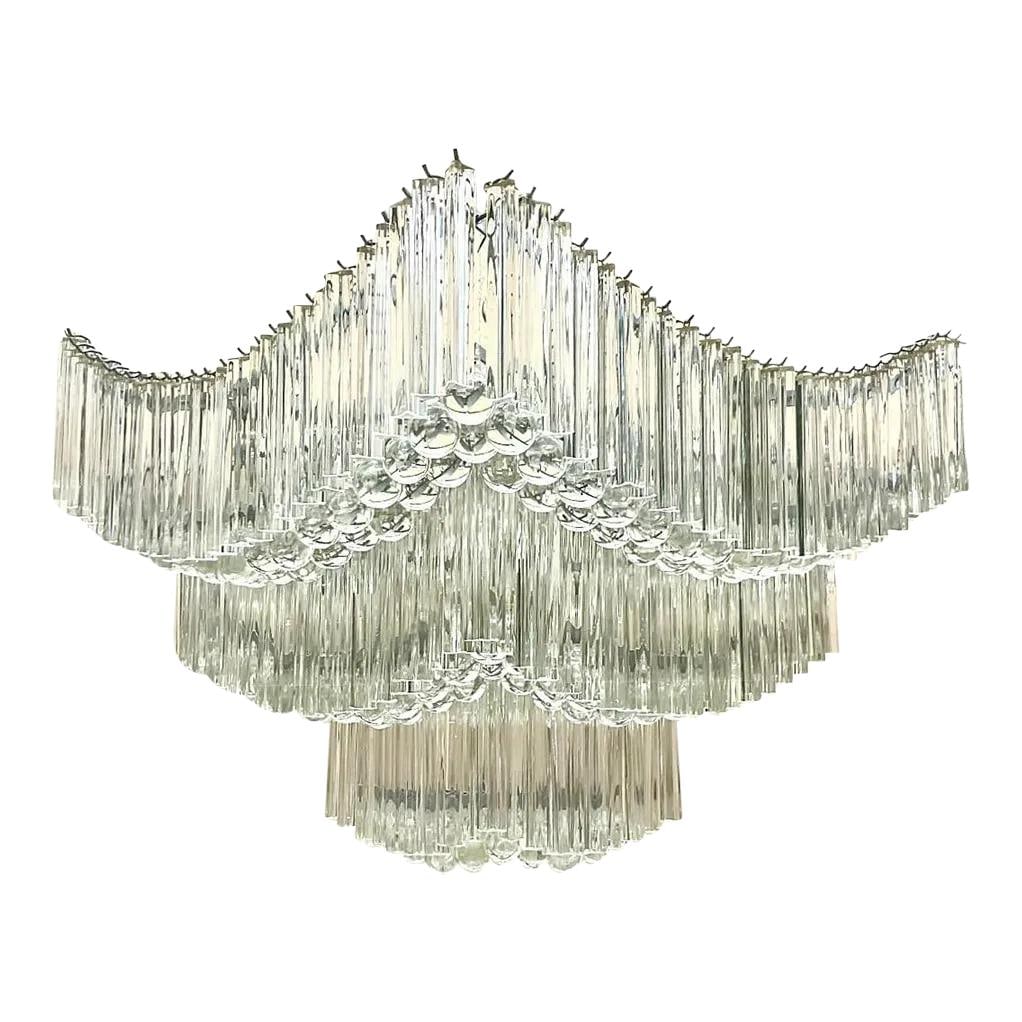 Vintage Regency Crystal Chandelier Inspired by Venini 34.5in: Vintage Regency Crystal Chandelier Inspired by Venini 34.5in Experience the grandeur of this vintage mid 20th century Regency chandelier, inspired by the renowned Venini group. This exceptional piece