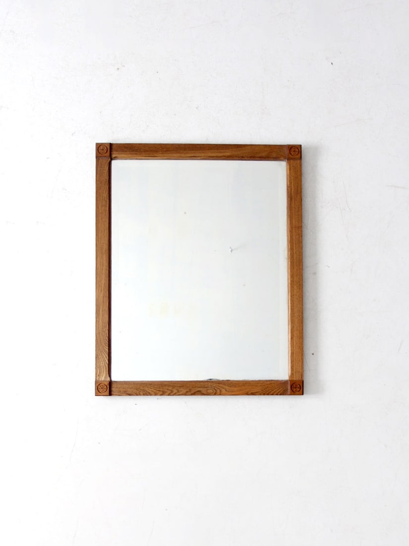 Vintage Oak Beveled Mirror with Carved Rosette Corners: Vintage Oak Beveled Mirror with Carved Rosette Corners This vintage oak beveled mirror, dating from the early to mid-20th century, showcases expertly crafted beveled glass set within a rectangular
