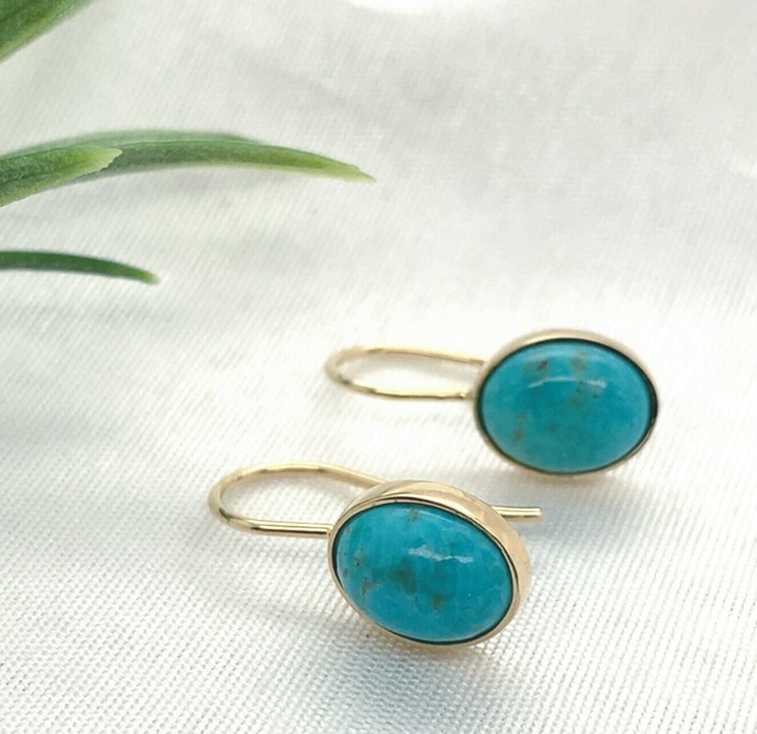 14k Gold Kingman Turquoise Dangle Earrings 4.32 Carat Authentic: 14k Gold Kingman Turquoise Dangle Earrings 4.32 Carat Authentic Elevate your style with these stunning 14k Gold Genuine Natural Kingman Turquoise Drop Earrings. Each earring features a captivating rob