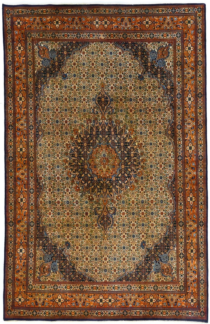 Vintage Hand-Knotted 6'5 x 9'10 Floral Wool Oriental Rug: Vintage Hand-Knotted 6'5 x 9'10 Floral Wool Oriental Rug Enhance your living space with this exquisite vintage Oriental rug, measuring 6'5" x 9'10". This traditional floral carpet is hand-knotted from