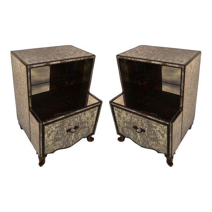 Elegant Pair of Marbleized Mirrored Nightstands in Silver: Elegant Pair of Marbleized Mirrored Nightstands in Silver This elegant pair of mirrored nightstands features glamorous marbleized surfaces with striking black trim. Each nightstand includes one spacio