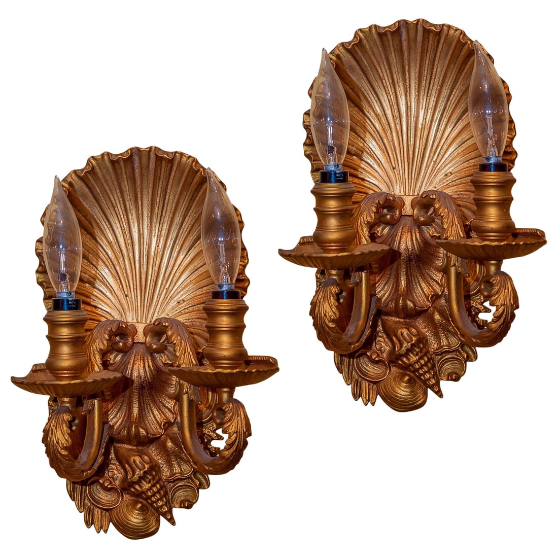 Set of 2 Neoclassical Gilt Bronze Wall Sconces with Shell Design (1 of 7)