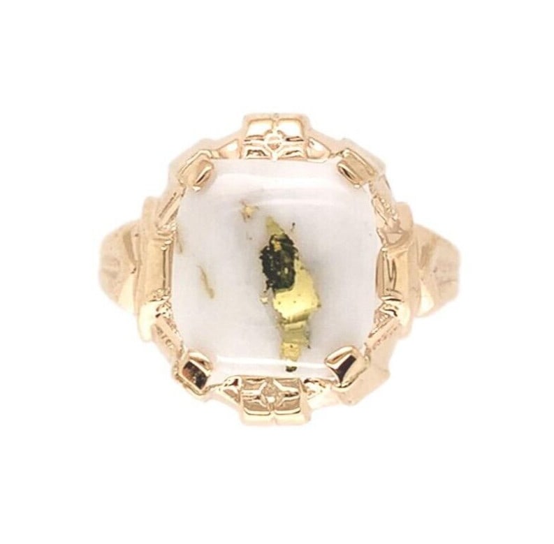 Vintage 10k Yellow Gold 1.57ct Gold Vein Quartz Ring Size 4.75: Vintage 10k Yellow Gold 1.57ct Gold Vein Quartz Ring Size 4.75 This exquisite vintage ring features a stunning 1.57 carat genuine natural gold vein quartz cabochon, set in 10k yellow gold. The quartz