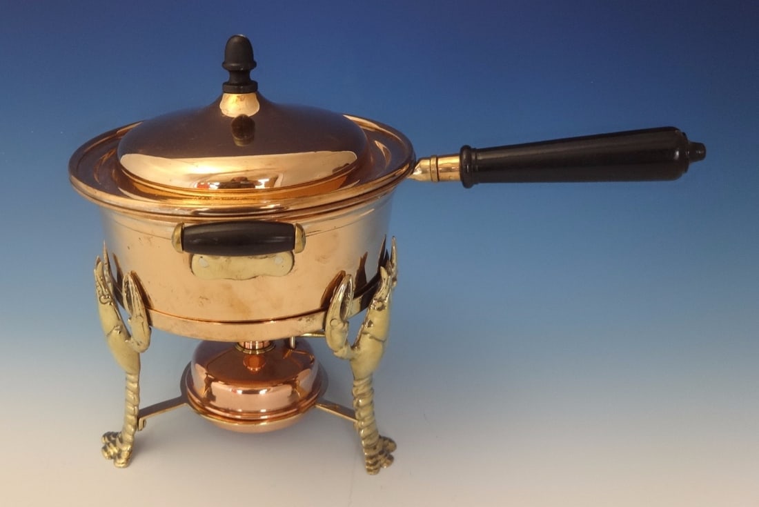 Joseph Heinrichs Copper Bronze Lobster Pot with 3-D Lobsters and Ebony Finials: Joseph Heinrichs Copper Bronze Lobster Pot with 3-D Lobsters and Ebony Finials This exquisite lobster pot, crafted by Joseph Heinrichs between 1900 and 1940, showcases a stunning combination of materi