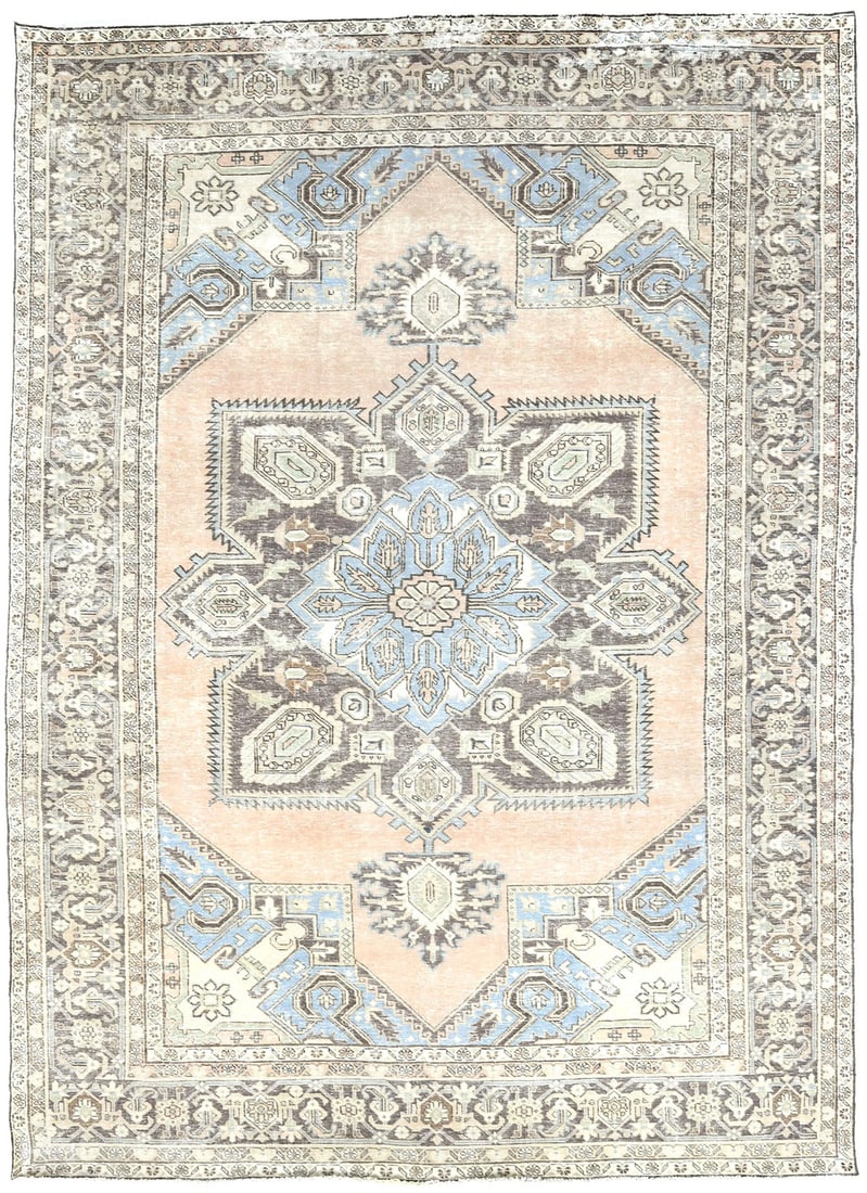 Vintage Floral Hand-Knotted Wool Area Rug 8'6 x 12'4 Classic Design: Vintage Floral Hand-Knotted Wool Area Rug 8'6 x 12'4 Classic Design Enhance your living space with this exquisite Antique Vintage Distressed Oriental Rug featuring a classic floral design. Measuring 8