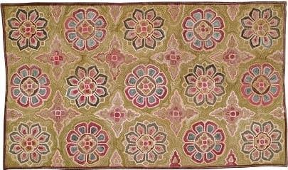 Charming Handmade Early American Style Rug 4x6 Pink Floral: Charming Handmade Early American Style Rug 4x6 Pink Floral Enhance your space with this charming handmade rug, designed in an antique or vintage style. This un-used piece features a unique hooked fini