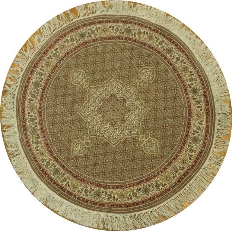 5' x 5' Brown Hand-Knotted Wool & Silk Round Area Rug: 5' x 5' Brown Hand-Knotted Wool & Silk Round Area Rug Free continental US Shipping Discover the timeless elegance of the 5' x 5' Brown Fine Quality Wool & Silk Round Rug. This exquisite piece combines