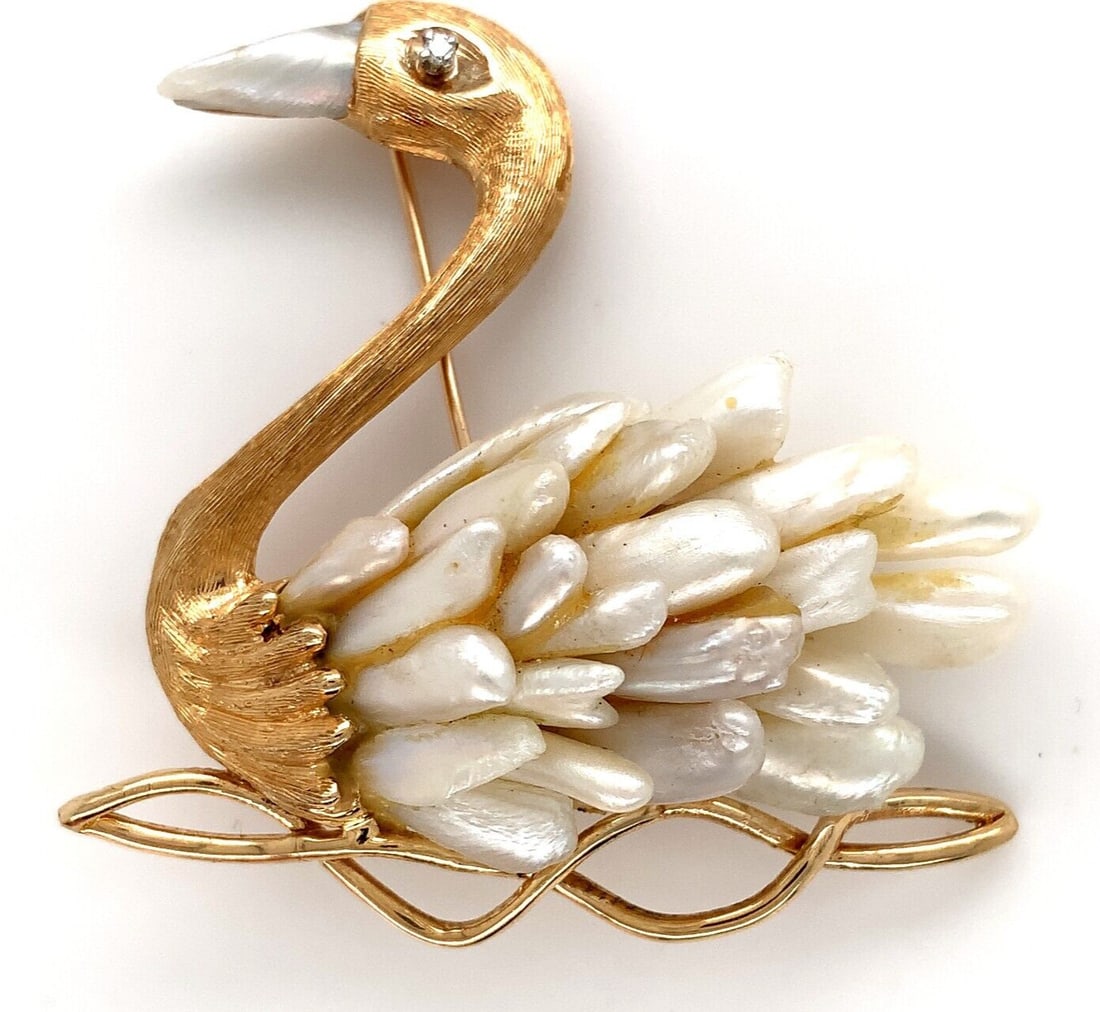 Vintage 14k Yellow Gold Swan Brooch Pin with Freshwater Pearls and Diamond Accent: Vintage 14k Yellow Gold Swan Brooch Pin with Freshwater Pearls and Diamond Accent This exquisite 14k yellow gold swan brooch pin is adorned with twenty-four freshwater river pearls, adding a touch of