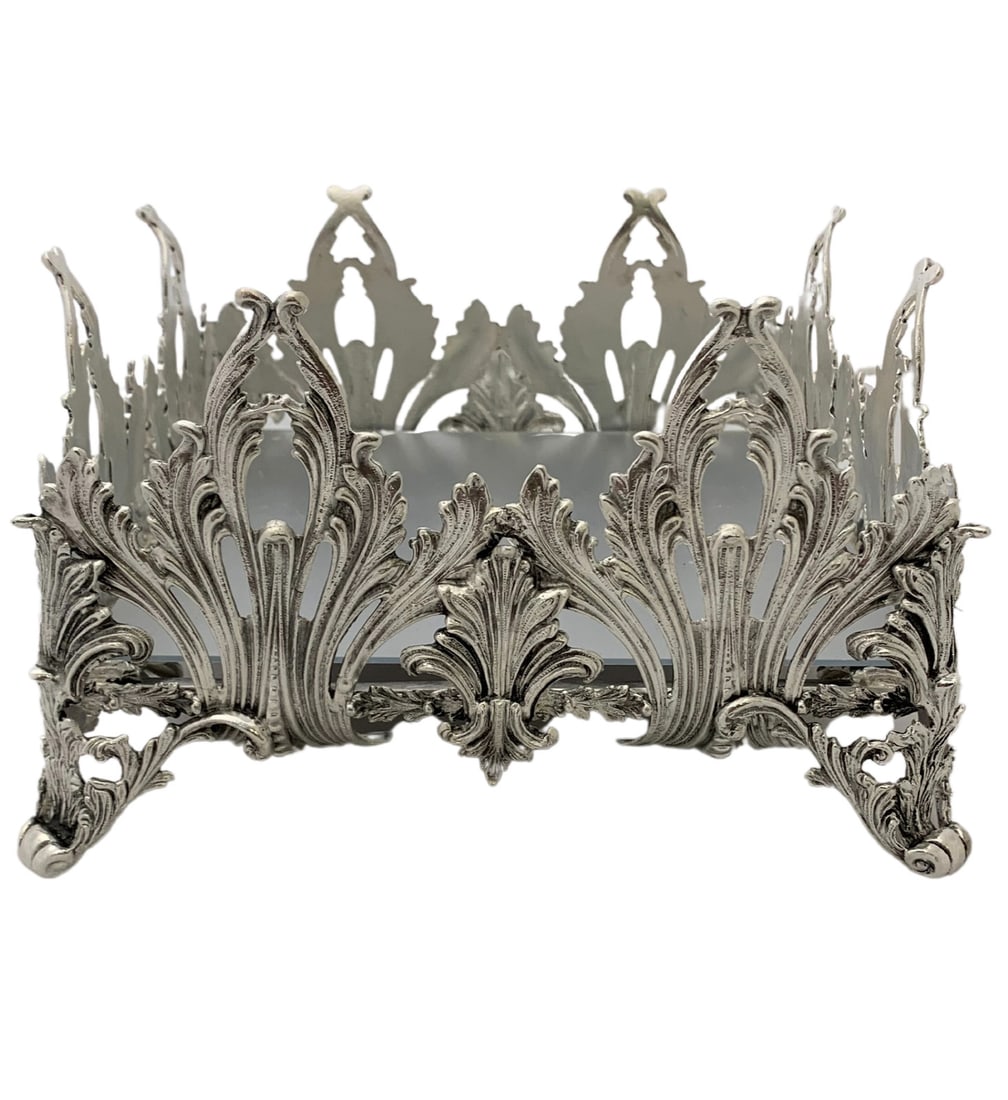 Large 925 Sterling Silver Handmade Leaf Applique Napkin Holder: Large 925 Sterling Silver Handmade Leaf Applique Napkin Holder This exquisite flat napkin holder is crafted from 925 sterling silver, showcasing intricate handmade leaf applique designs that add a tou