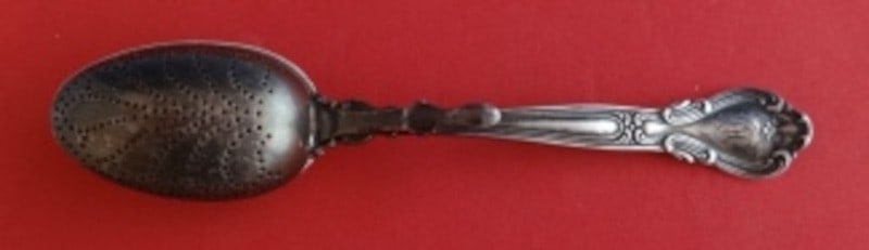 Sterling Silver Tea Infuser Spoon Chantilly Pattern by Gorham 5 5/8 Inch: Sterling Silver Tea Infuser Spoon Chantilly Pattern by Gorham 5 5/8 Inch This is a sterling silver tea infuser spoon in the Chantilly pattern by Gorham, measuring 5 5/8 inches. Made between 1850 and 1
