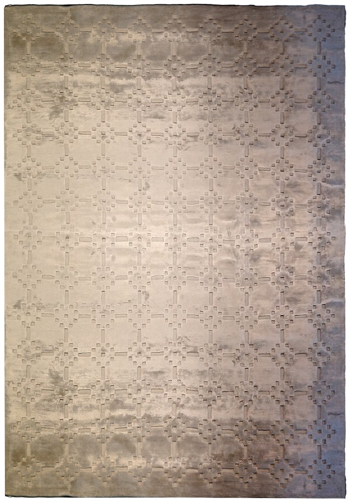 7.11 x 10.3 Contemporary Gray Bamboo Silk Rug Handmade in India: 7.11 x 10.3 Contemporary Gray Bamboo Silk Rug Handmade in India Free continental US Shipping Enhance your living space with this stunning gray contemporary area rug, expertly handcrafted from bamboo s