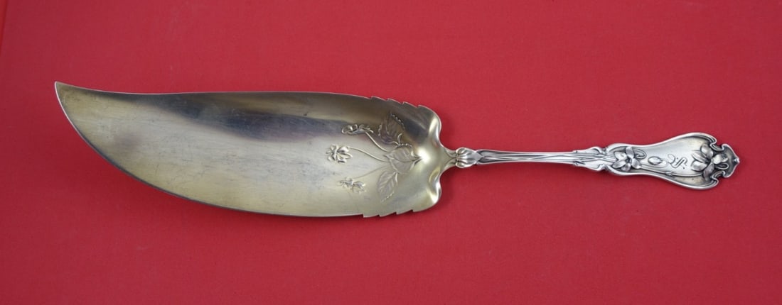 12 Inch Sterling Fish Server Gold Wash Whiting Violet Pattern Monogrammed: 12 Inch Sterling Fish Server Gold Wash Whiting Violet Pattern Monogrammed This is a sterling silver fish server in the Violet pattern by Whiting, measuring 12 inches in length. The server features a g