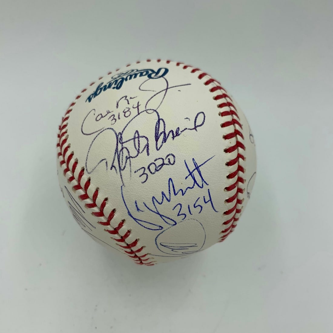 3,000 Hit Club Baseball Signed by 12 Legends with JSA COA: 3,000 Hit Club Baseball Signed by 12 Legends with JSA COA This stunning Official Major League Baseball is part of the exclusive 3,000 Hit Club, featuring an impressive collection of 12 signatures from
