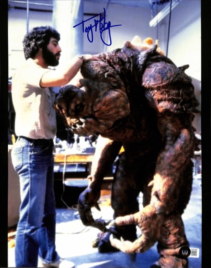 Tony McVey Signed Star Wars Rancor 11x14 Photo Beckett Authenticated: Tony McVey Signed Star Wars Rancor 11x14 Photo Beckett Authenticated This is a signed 11x14 color photograph featuring Tony McVey, renowned ILM sculptor and modeler known for his work on the Rancor in