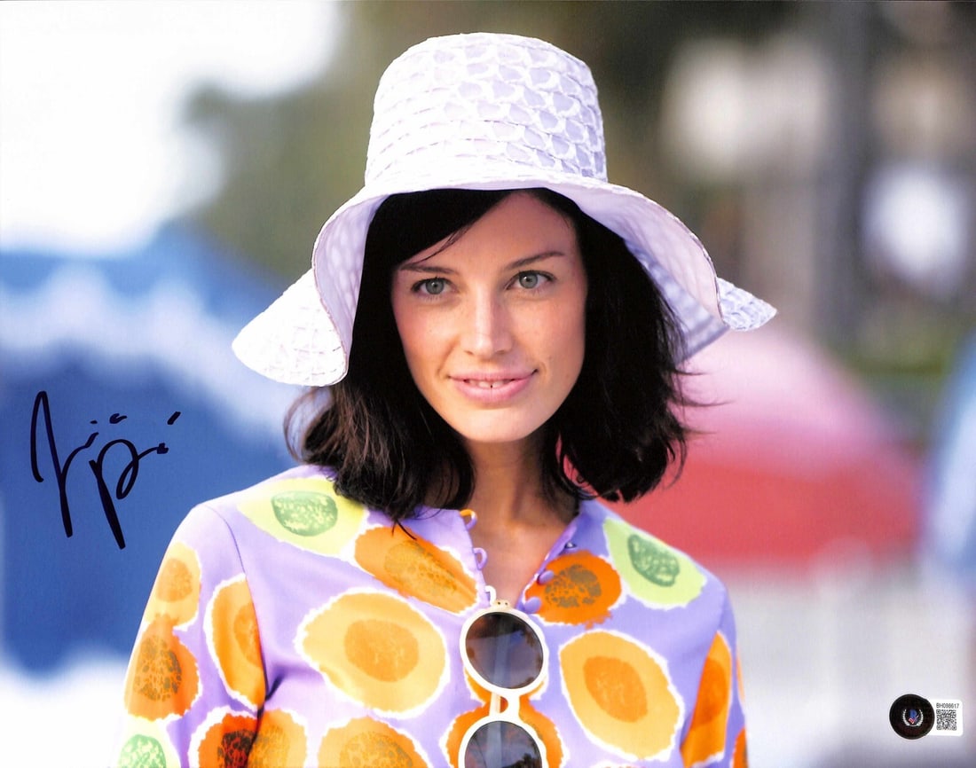 Jessica Pare Autographed 11x14 Mad Men Photo Beckett Authenticated: Jessica Pare Autographed 11x14 Mad Men Photo Beckett Authenticated This is an autographed 11x14 photograph signed in black permanent marker by Jessica Pare, known for her role as Megan Draper in the T