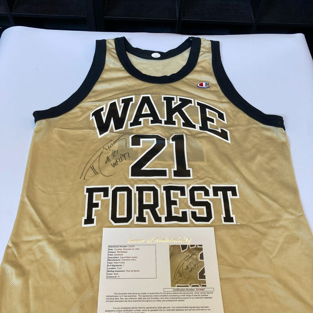 Tim Duncan Signed Wake Forest Jersey with JSA COA #21 Inscription: Tim Duncan Signed Wake Forest Jersey with JSA COA #21 Inscription Celebrate the legacy of Tim Duncan with this authentic Wake Forest Demon Deacons jersey, signed by the basketball legend himself. This