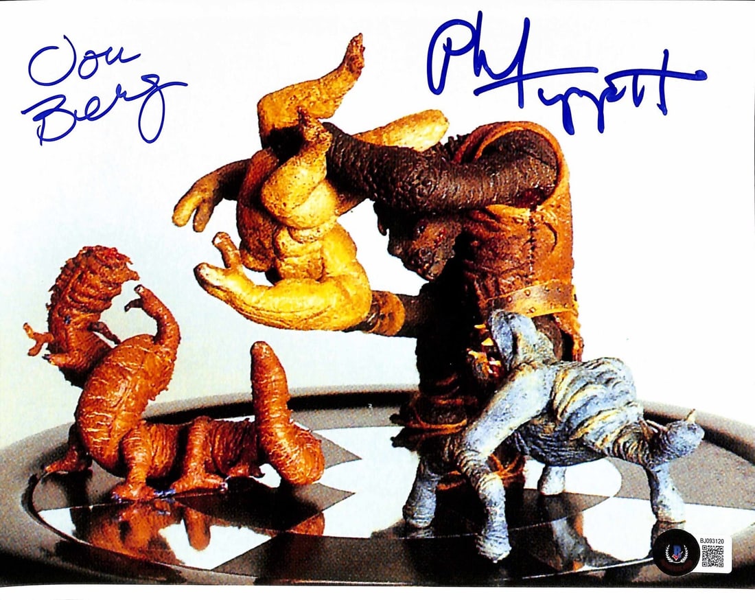 Star Wars Holo Chess 8x10 Photo Signed by Phil Tippett and Jon Berg Beckett Authenticated: Star Wars Holo Chess 8x10 Photo Signed by Phil Tippett and Jon Berg Beckett Authenticated This is an original 8x10 color photograph from Star Wars, featuring the Holo Chess (Dejarik chess) game aboard