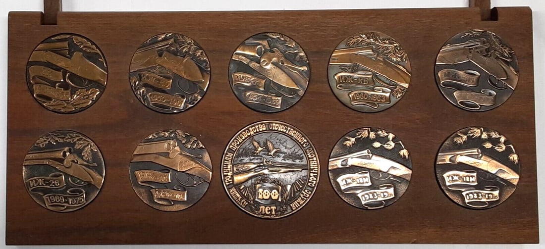 Set of 10 Russian Bronze Medals Honoring 100 Years Hunting Trap Shooting in Wood Case: Set of 10 Russian Bronze Medals Honoring 100 Years Hunting Trap Shooting in Wood Case This set includes ten commemorative bronze medals from Russia, celebrating 100 years of hunting and trap shooting.