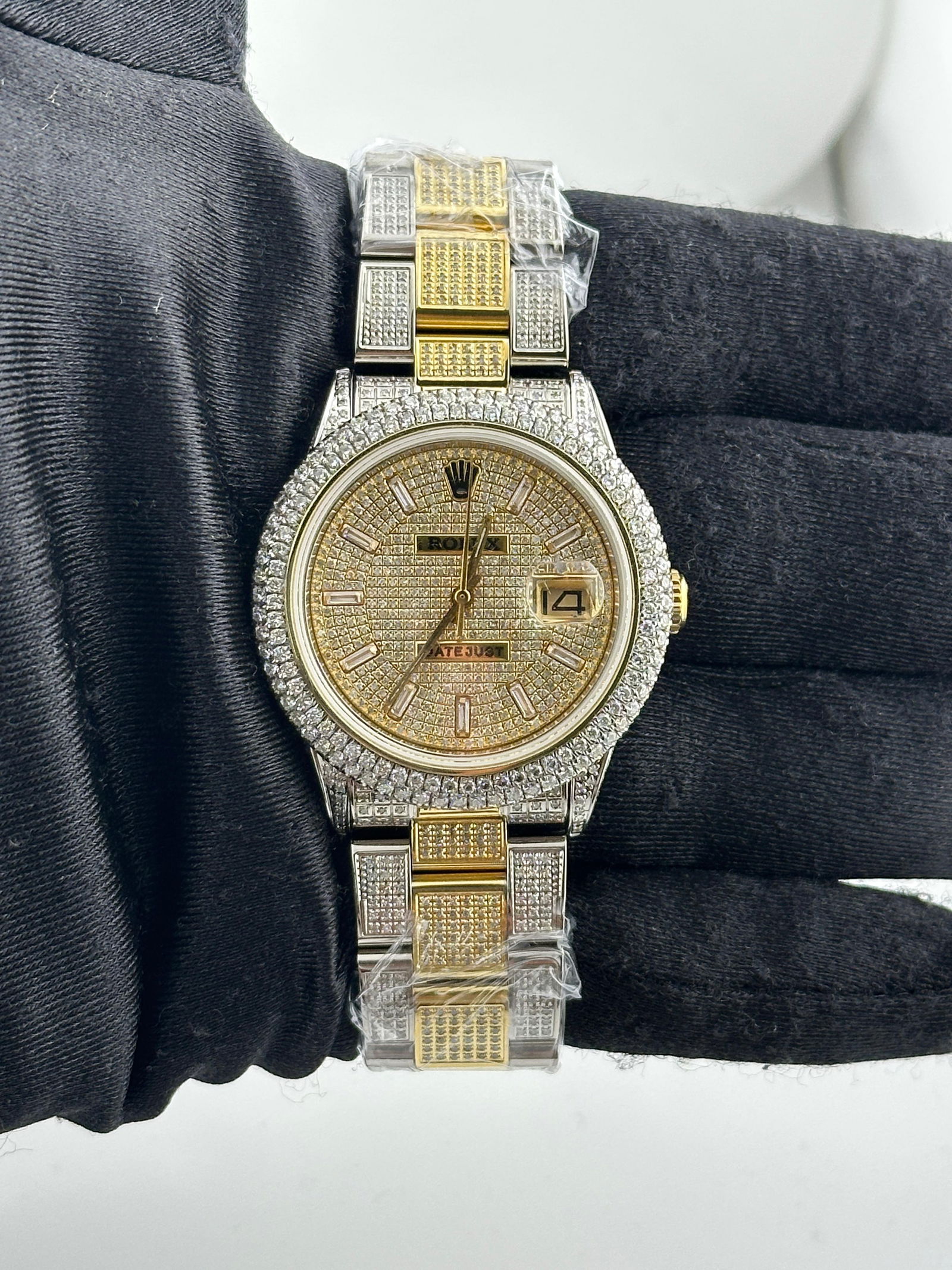 Rolex Datejust 1601 Mens Watch With Aftermarket Diamond Dial and Oyster Bracelet (1 of 3)
