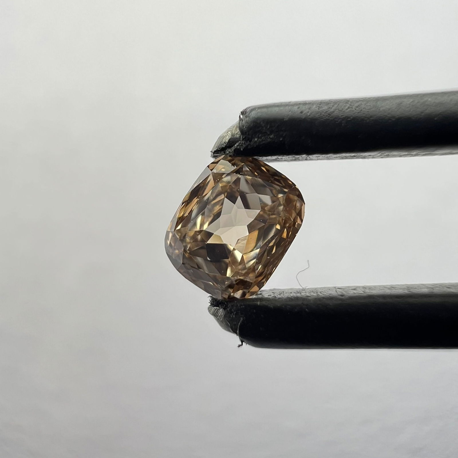 Loose Diamond - CUSHION BRILLIANT 0.23ct Brown VS1: Loose Diamond - CUSHION BRILLIANT 0.23ct Brown VS1 Source: This is a real non-mined Diamond that has been grown in a lab Shape: CUSHION BRILLIANT Carats: 0.23 Color: Brown Certification: NONE Addition
