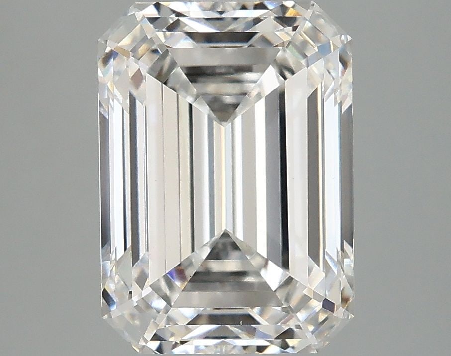 Loose Diamond - EMERALD 4.1ct E VS1: Loose Diamond - EMERALD 4.1ct E VS1 Source: This is a real non-mined Diamond that has been grown in a lab Shape: EMERALD Carats: 4.1 Color: E Clarity: VS1 Certification: IGI Video: