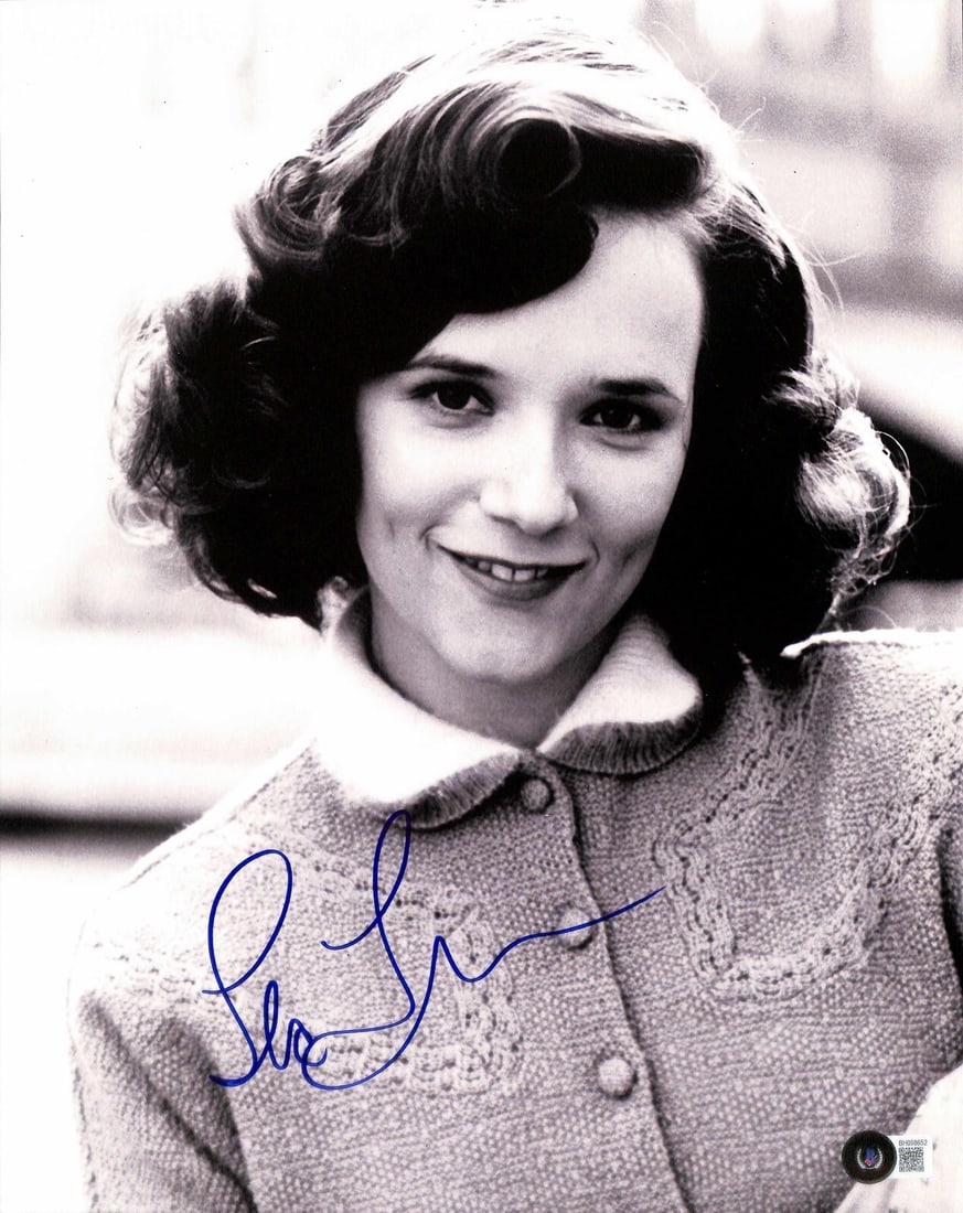 Lea Thompson Signed 11x14 Back To The Future Photo Beckett Certified: Lea Thompson Signed 11x14 Back To The Future Photo Beckett Certified Capture a piece of cinematic history with this authentic 11x14 photograph of Lea Thompson as Lorraine Baines from the iconic film B