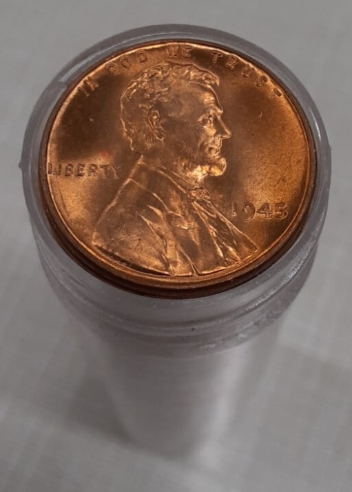 Roll of 50 Uncirculated 1945 Lincoln Wheat Cents in Tube Bronze Coins: Roll of 50 Uncirculated 1945 Lincoln Wheat Cents in Tube Bronze Coins This is a roll of 50 uncirculated 1945 Lincoln Wheat Cents from the United States, each composed of bronze. The coins are housed i